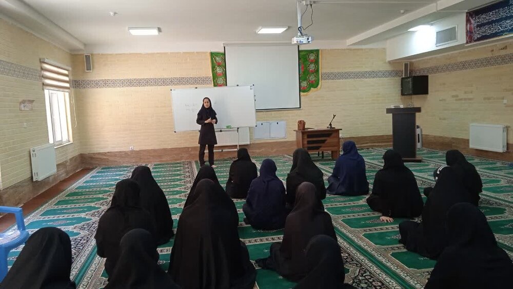 توصیه‌های کارشناس بهداشت به طلاب مدرسه ریحانه النبی (س)اراک