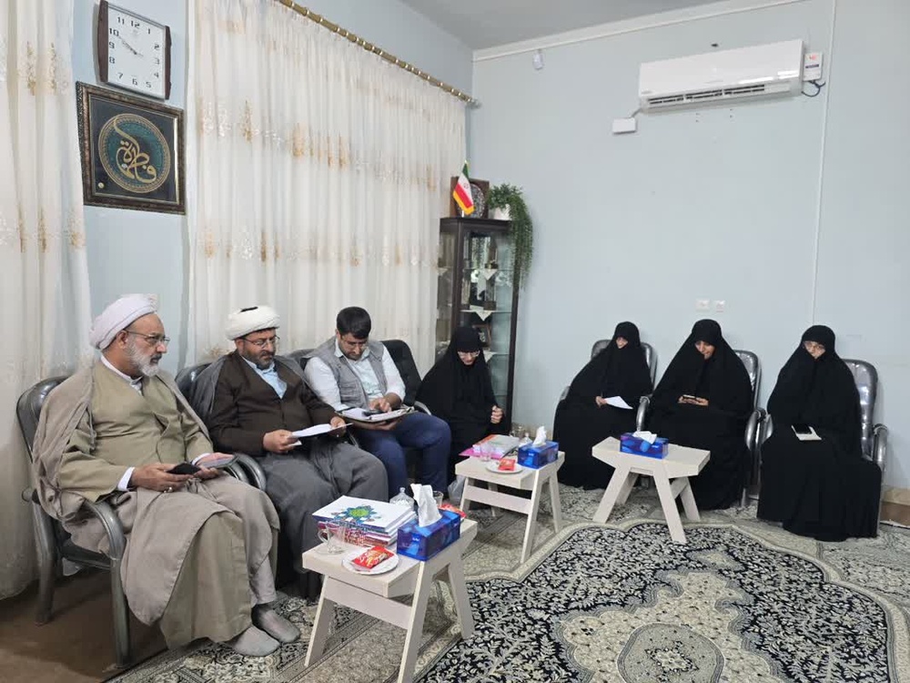 امکان اجرای طرح «تدبر در قرآن» در جلسه‌ای در حوزه علمیه خواهران یزد بررسی شد