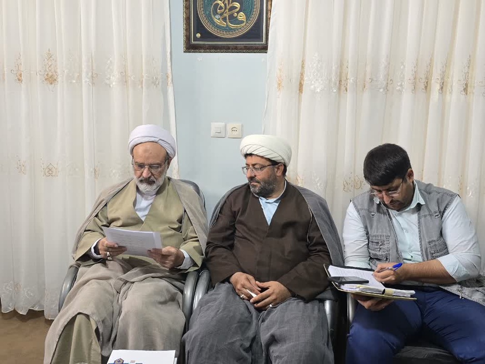 امکان اجرای طرح «تدبر در قرآن» در جلسه‌ای در حوزه علمیه خواهران یزد بررسی شد