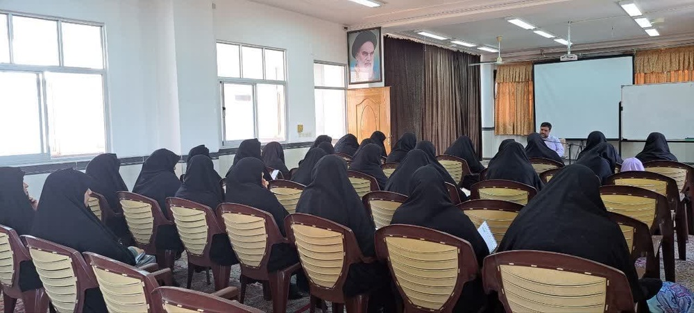 والدین با ایجاد محیط امن و عاطفی، فرزندانی مسئولیت‌پذیر تربیت کنند