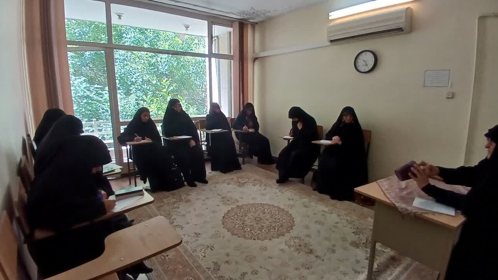 بازدید معاونین مدیریت حوزه علمیه خواهران استان تهران از مدرسه علمیه قبا