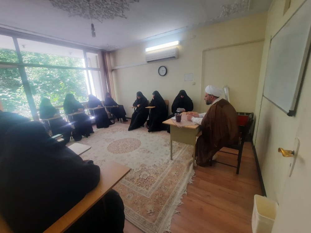 بازدید معاونین مدیریت حوزه علمیه خواهران استان تهران از مدرسه علمیه قبا