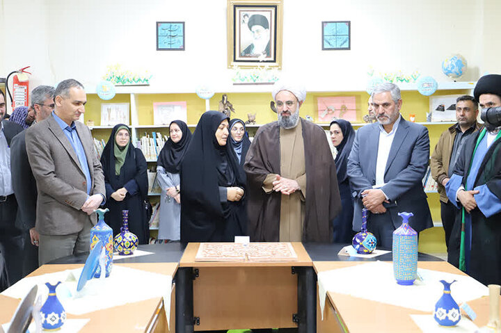 بحران هویتی زنان غرب حاصل دوری از نقش مادری و همسری است