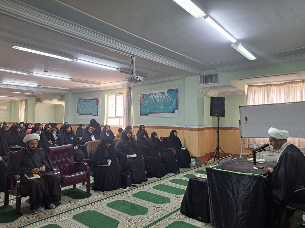 برگزاری مراسم اولین سالگرد شهادت شهدای خدمت در سالن اجتماعات حوزه علمیه ایلام