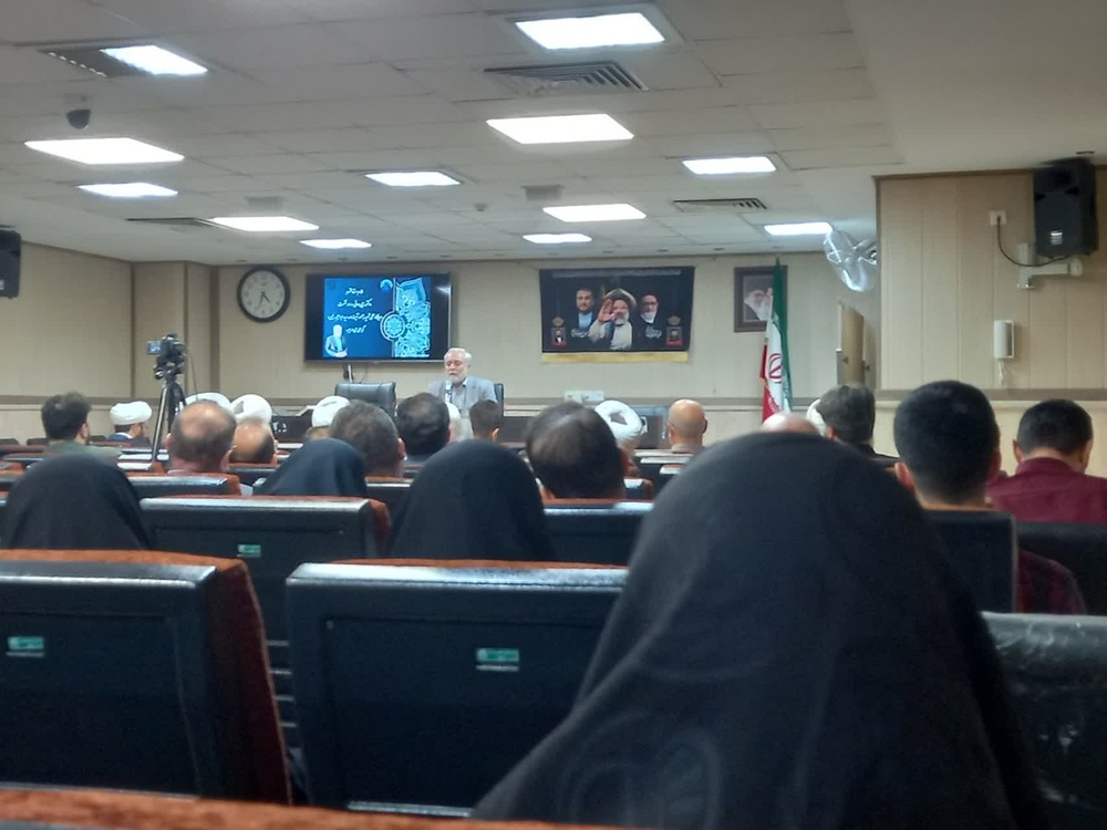 شهید رئیسی عزت را به روحانیت برگرداند