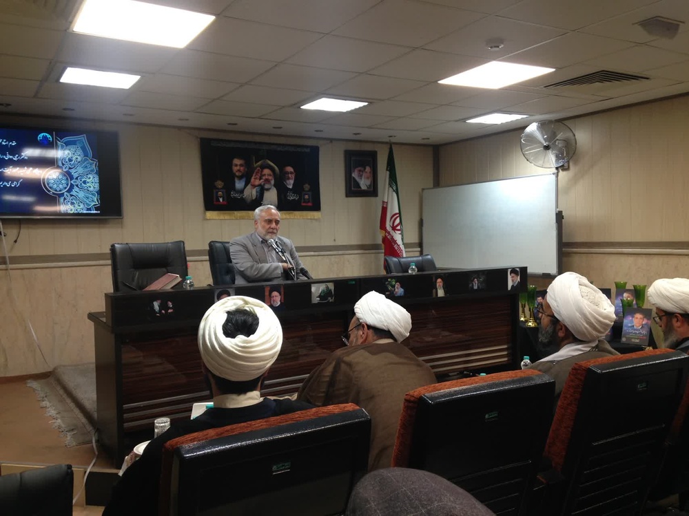 شهید رئیسی عزت را به روحانیت برگرداند