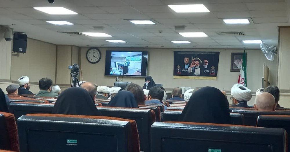 تأکید شهید جمهور بر تربیت طلاب عالم، مبلغ و اجرای دین 