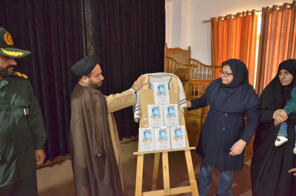 رونمایی از کتاب «با این ستارگان راه را می شود پیدا کرد»