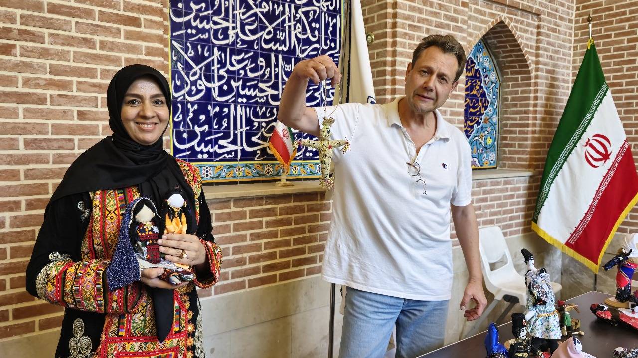 هویت فرهنگی ایرانی در ارمنستان با هنر عروسک‌سازی بانوان هنرمند به نمایش درآمد