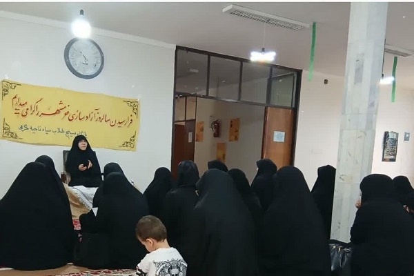 سلاح بانوان طلبه برای مقابله با توطئه‌های دشمن «تبیین» است