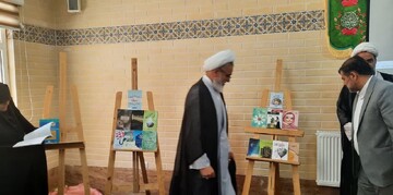تصاویر/ رونمایی از ۲۴ جلد کتاب در حوزه علمیه خواهران استان مرکزی