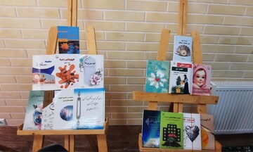 تصاویر/ رونمایی از ۲۴ جلد کتاب در حوزه علمیه خواهران استان مرکزی