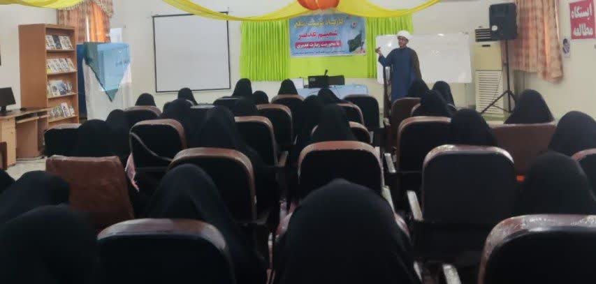 با نشر فضائل امیرالمومنین و اهل بیت(علیهم السلام) الگوهای حقیقی را به مردم معرفی کنیم. 