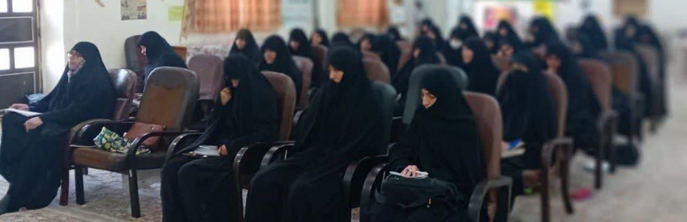 با نشر فضائل امیرالمومنین و اهل بیت(علیهم السلام) الگوهای حقیقی را به مردم معرفی کنیم.