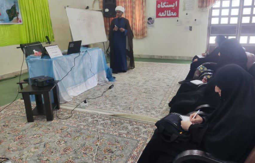 با نشر فضائل امیرالمومنین و اهل بیت(علیهم السلام) الگوهای حقیقی را به مردم معرفی کنیم.