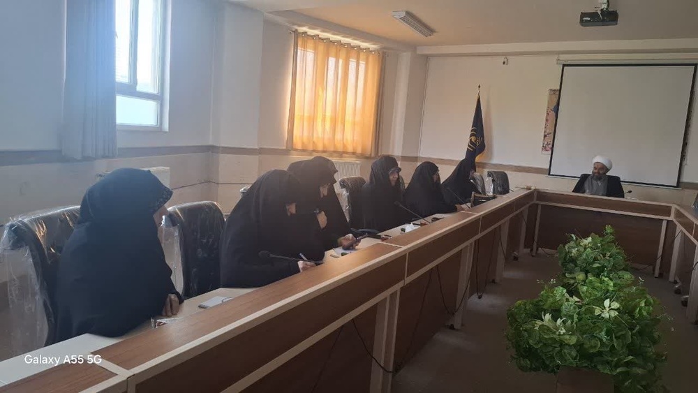 بهبود فرآیند جذب طلاب؛تأکید مدیر حوزه های علمیه خواهران استان کردستان بر پیگیری مستمر