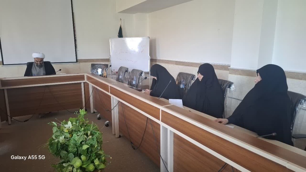 بهبود فرآیند جذب طلاب؛تأکید مدیر حوزه های علمیه خواهران استان کردستان بر پیگیری مستمر