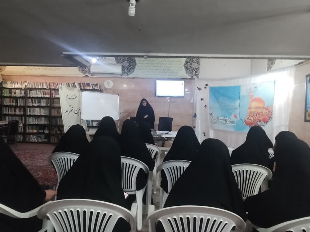 نشست بصیرت‌افزایی «انسان مسئول» با تحلیل بیانات امامین انقلاب توسط دبیر کارگروه امر به معروف جبهه انقلاب