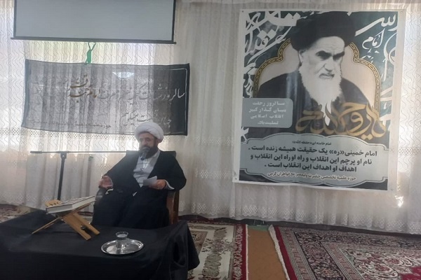 مسؤولان با ادامه راه امام(ره) عزت و سربلندی کشور را حفظ کنند