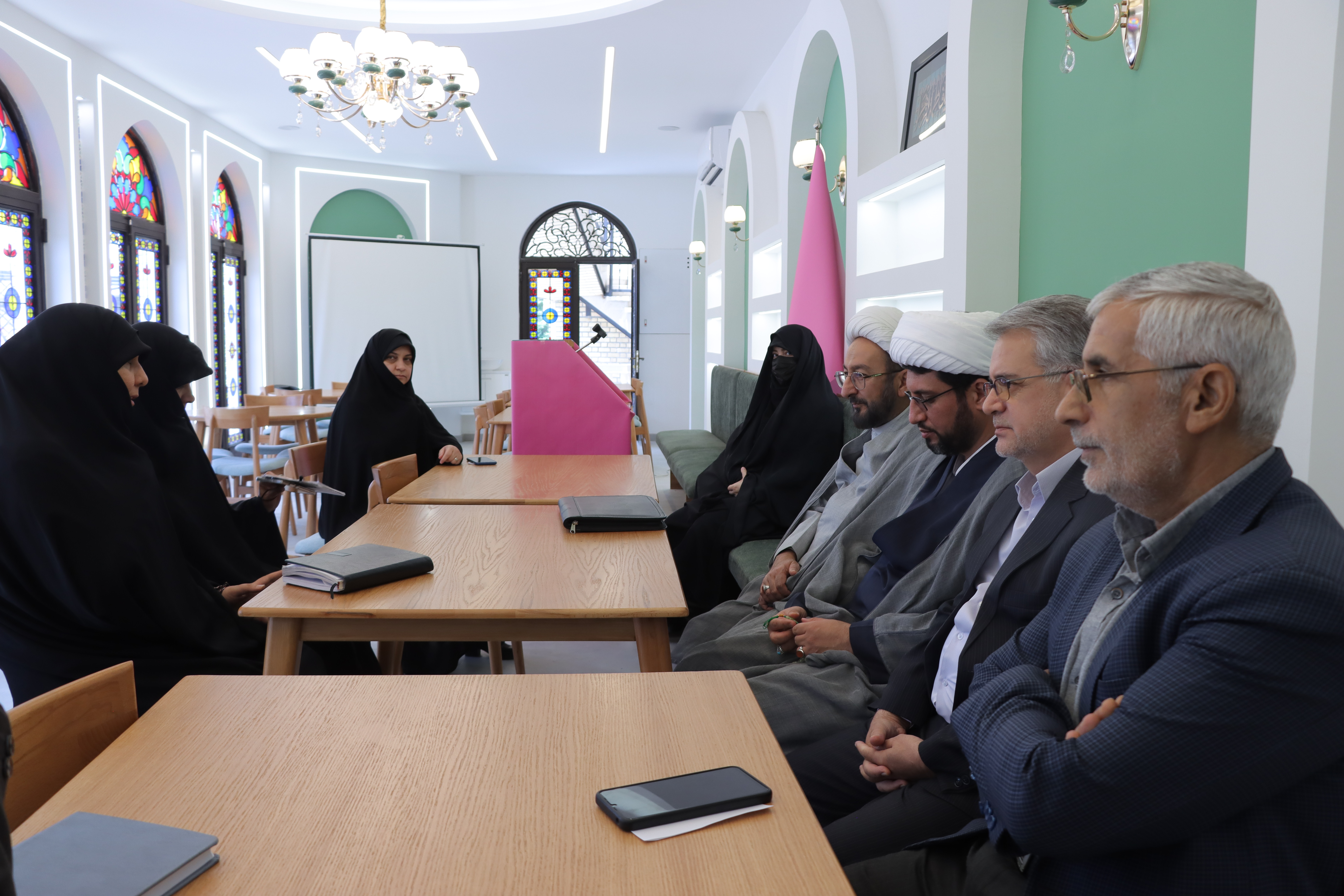 مؤسسه آموزش عالی معصومیه خواهران یک الگوی مناسب برای تمامی مدارس علمیه است