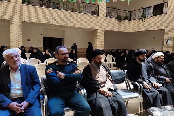 بانوان طلبه شرایط بهرهمندی از نصرت الهی را برای مردم تبیین کنند