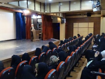 گردهمایی طلاب اهل قلم مدارس علمیه خواهران استان اصفهان در قاب تصویر