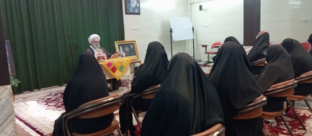 مبلغات در شرایط کنونی باید پیام‌آور امید و استقامت در جامعه باشند