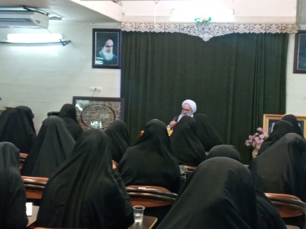 مبلغات در شرایط کنونی باید پیامآور امید و استقامت در جامعه باشند