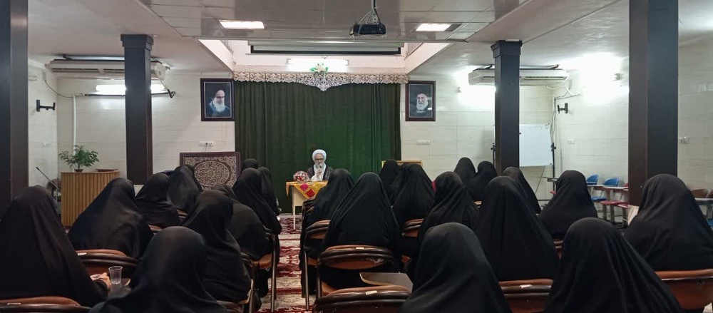 مبلغات در شرایط کنونی باید پیامآور امید و استقامت در جامعه باشند