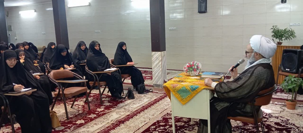 مبلغات در شرایط کنونی باید پیامآور امید و استقامت در جامعه باشند