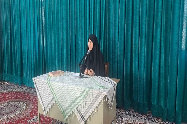 تبیین وظیفه مردم در شرایط امروزی بر عهده بانوان طلبه است