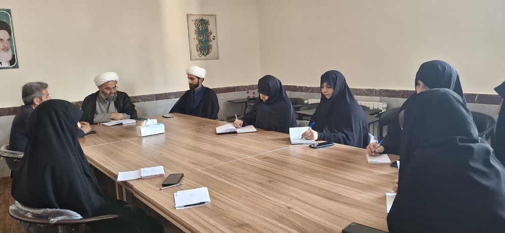 سفر مدیر حوزههای علمیه خواهران استان کردستان به بیجار؛ تأکید بر انسجام ملی و نقش طلاب در شرایط کنونی