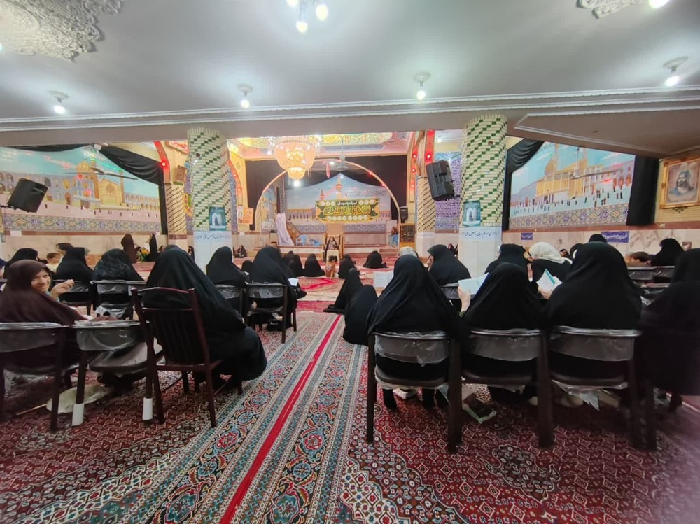 تبیین راهکارهای قرآنی برای مقابله با فتنه‌های زمانه در نشست بصیرتی بانوان نجف‌آباد