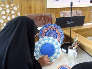 رزمایش هنری زنده‌نویسی و طراحی طلاب خواهر اصفهان