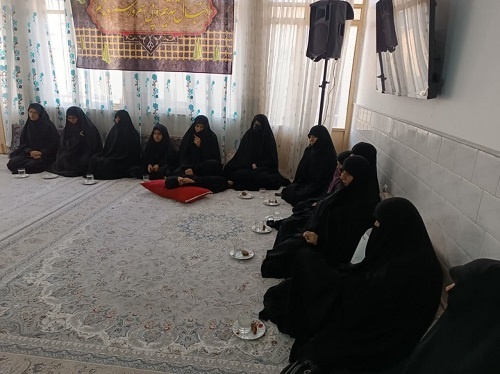 دیدار مدیر و کادر مدیریت حوزه علمیه خواهران قم با خانواده شهید میثم فتحقریب