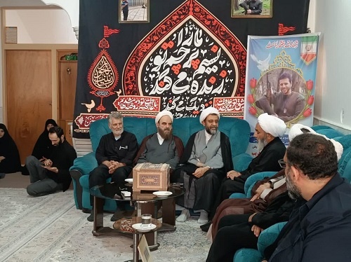 دیدار مدیر و کادر مدیریت حوزه علمیه خواهران قم با خانواده شهید میثم فتحقریب