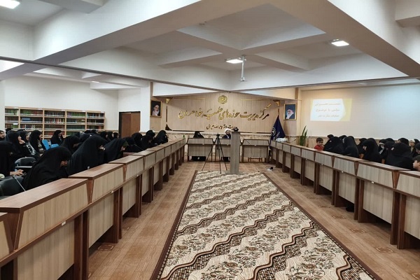 بانوان طلبه امدادگر معنوی و روانی مردم در بحران‌ها باشند