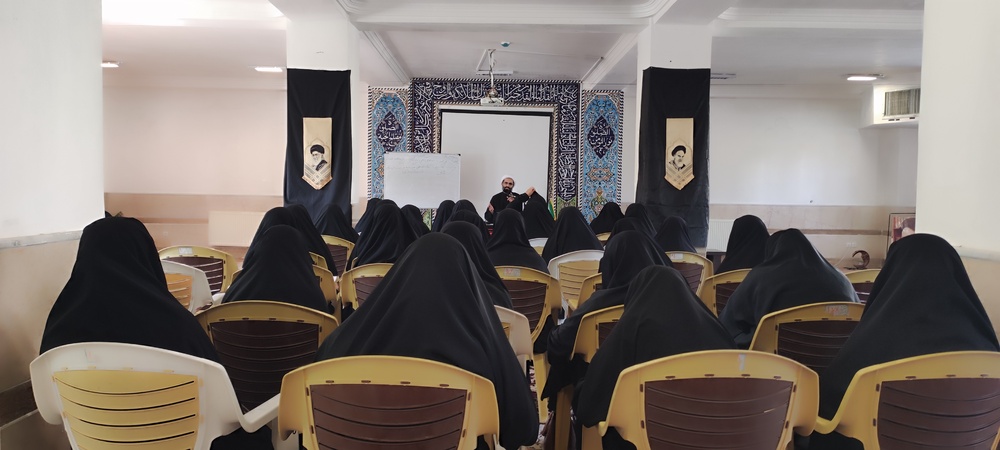 برگزاری دوره تربیت مربی تدبر در قرآن در حوزه علمیه فاطمیه سلام الله علیها