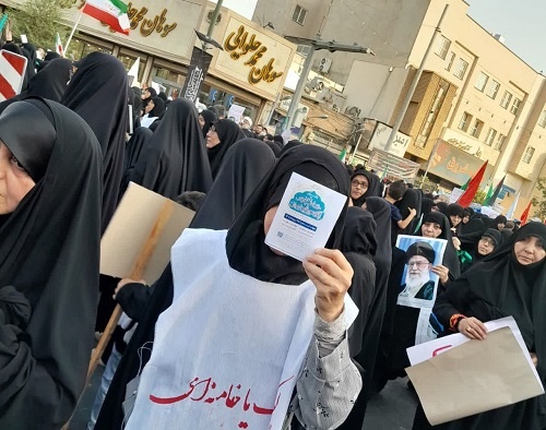 حضور کادر و طلاب حوزه علمیه خواهران قم در تجمع حمایت از ولایت و مرجعیت شیعه