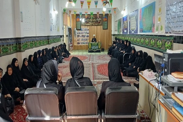 مادران فرزندانشان را سربازی برای نجات بشریت از چنگال استکبار تربیت کنند