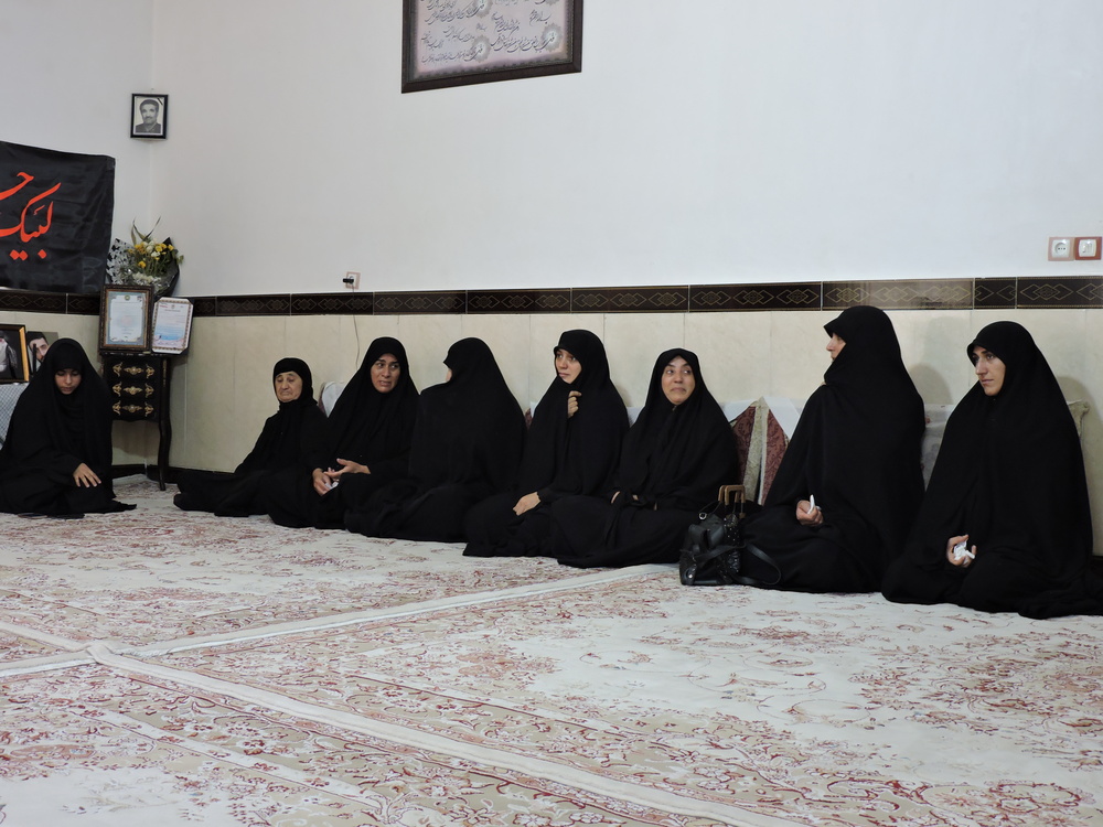 دیدار با خانواده شهید مدافع وطن خلبان نخبه محمدرضا مریمی از شهدای جنگ با اسرائیل جنایتکار