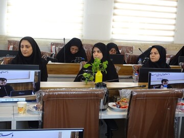 روایت تصویری از گردهمایی مشاوران بانوان و مسئولان بسیج خواهران ادارات استان در حوزه علمیه خواهران استان اصفهان