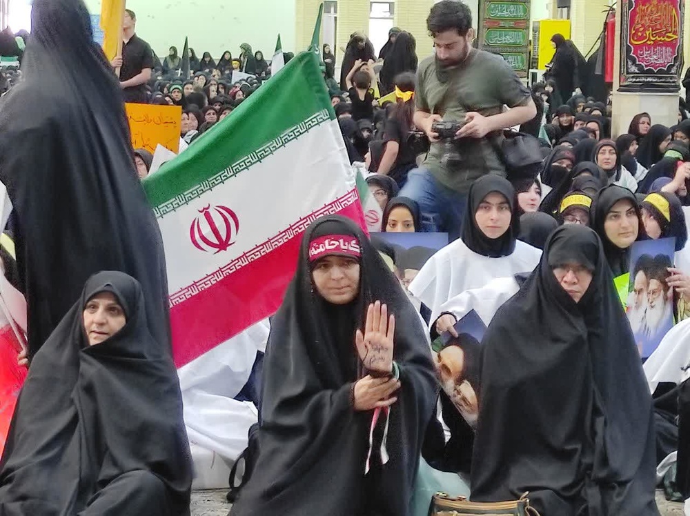 نگاه زینبی رمز پیروزی جریان حق است