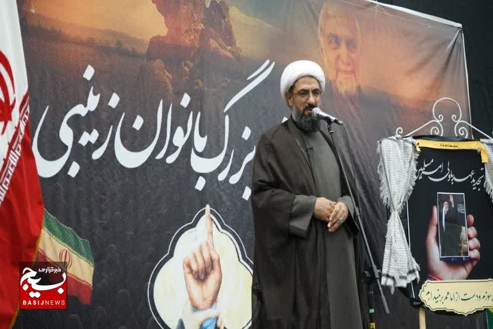 نگاه زینبی رمز پیروزی جریان حق است