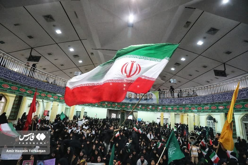 نگاه زینبی رمز پیروزی جریان حق است