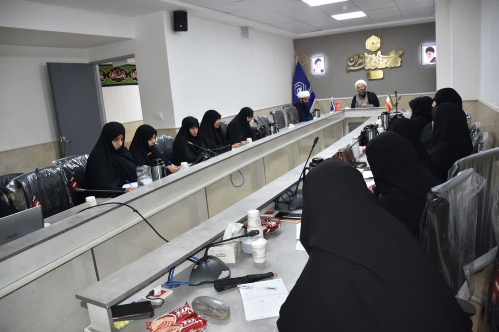 ارائه تصویر شایسته از بانوی کرد مسلمان در همایش «بانوی کُرد»