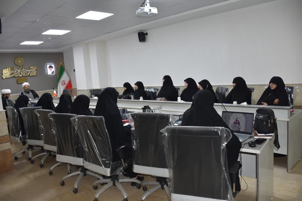 ارائه تصویر شایسته از بانوی کرد مسلمان در همایش «بانوی کُرد»