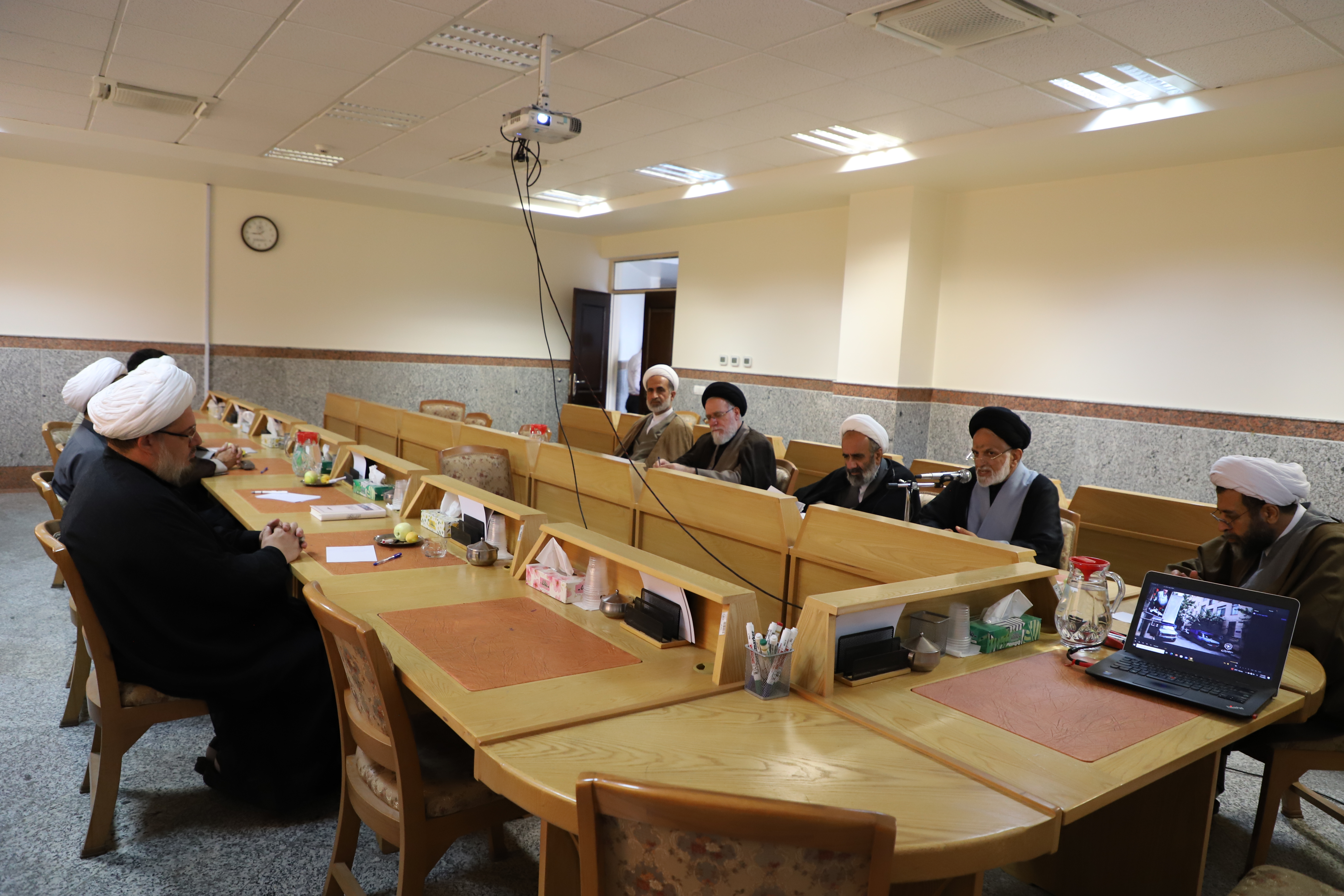 ظرفیت بالای حوزههای علمیه خواهران در خدمترسانی به خانوادههای شهدا/ درمان مجروحین و حادثهدیدگان در اولویت قرار میگیرد