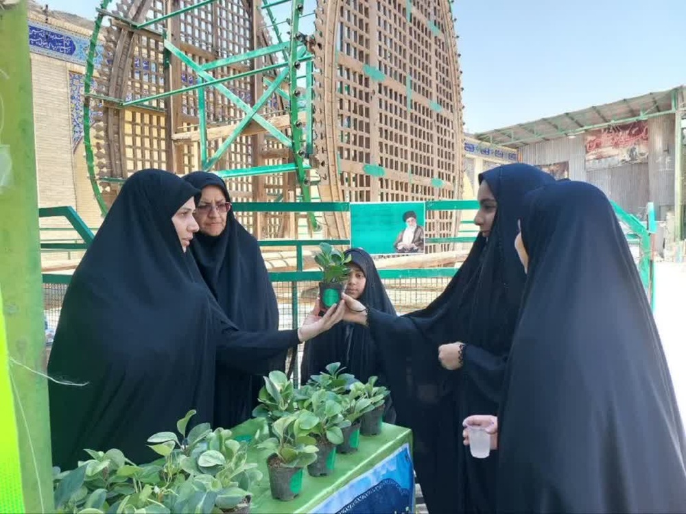 از تقدیر دختران باحجاب تا تجلیل بانوان بازار