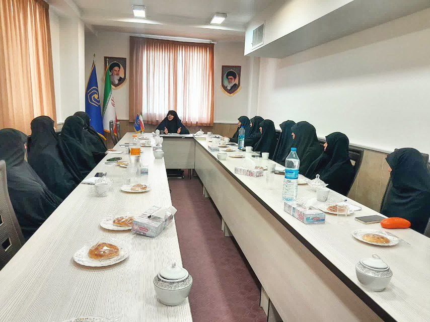 نشست هم‌افزایی معاونین فرهنگی تبلیغی مدارس علمیه خواهران استان سمنان